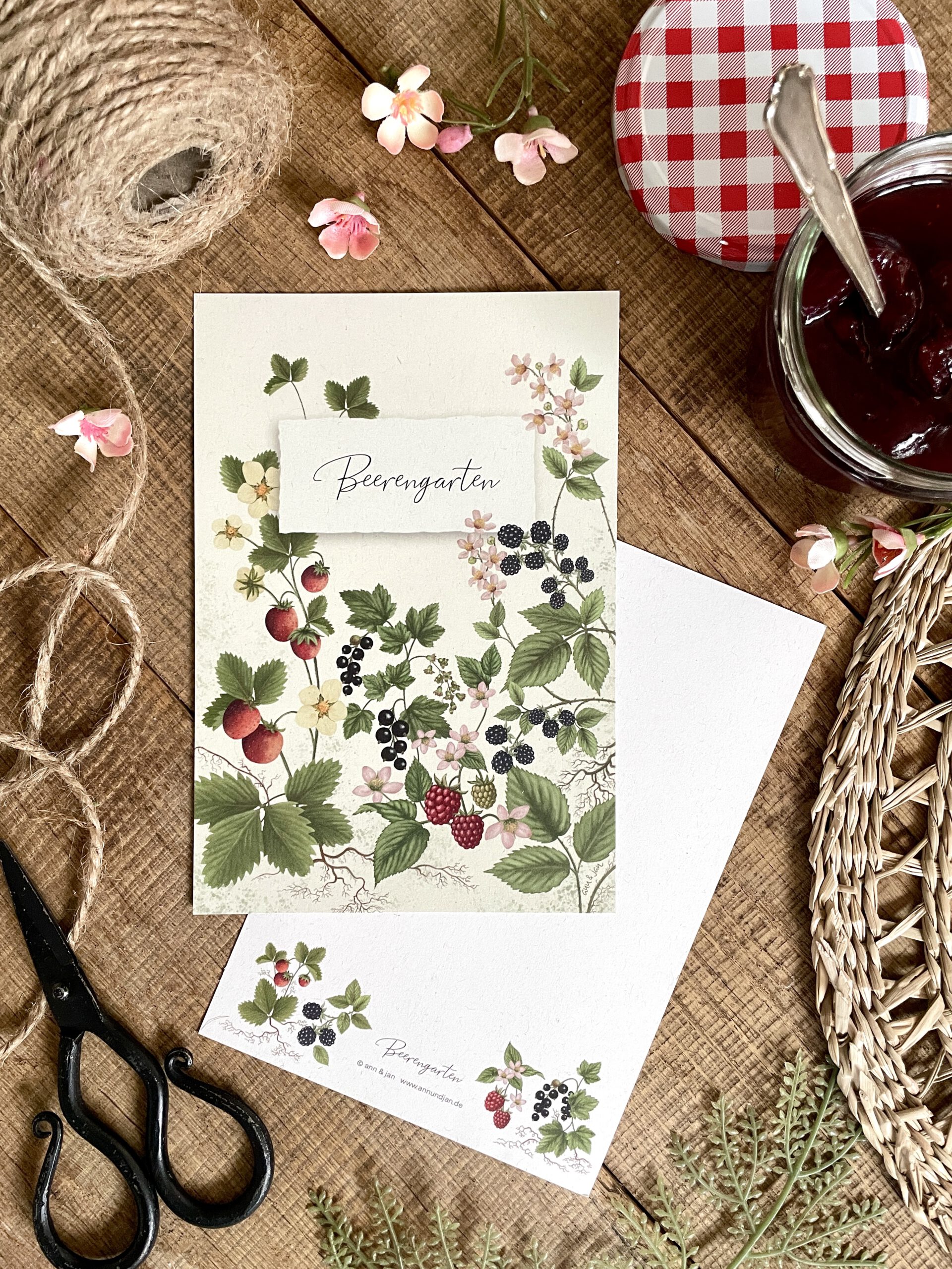 Große Postkarte "Beerengarten"